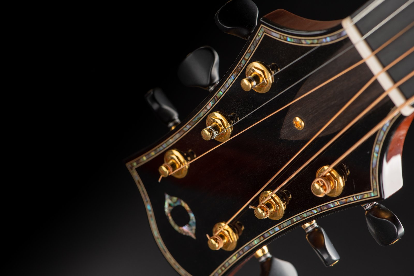 Olson Small Jumbo &mdash; headstock detail